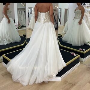 Wedding dress with lace up
